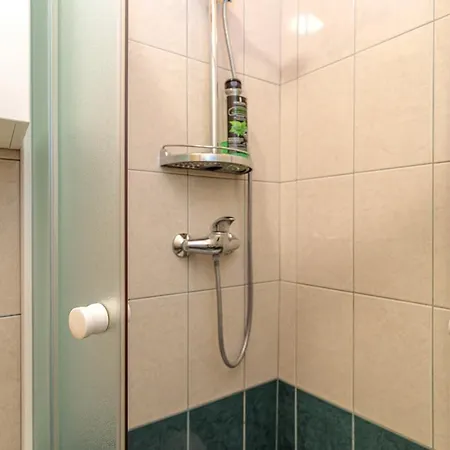 And Nela Gostinjska kuća 3*