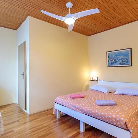 Guest house And Nela