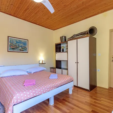 And Nela Guest house